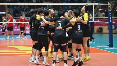 足球做出更 足球做出更